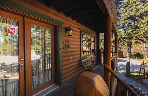 Jasper East Cabin | #132 Three Bedroom Chalet