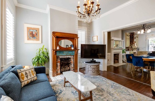 Savannah Victorian District Apartment | 133 m² Apartment ∙ 2 bedrooms ∙ 4 guests