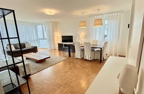 Lausanne Apartment | 139 * Close to the lake and very spacious 3 bedroom