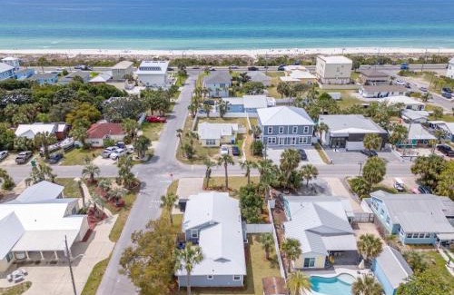 Bid-a-wee Beach House | 13900 Millcole Ave - Beachy Bungalow - Sleeps 10