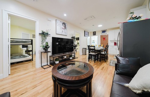 Milton Apartment | 14-2 5BR - Milton Spacious Home near Blue Hills
