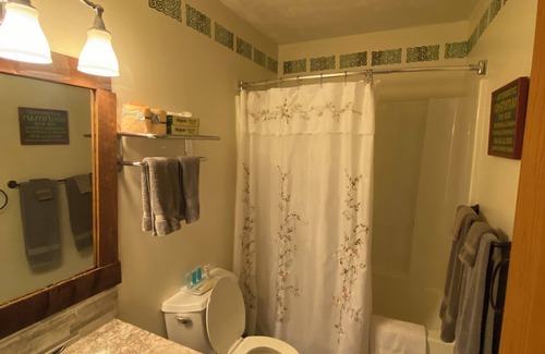 Cooksburg Apartment | 14-Irish Room