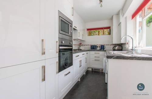 Weymouth House | 14 Nothe Parade - Waterfront Holiday Cottage