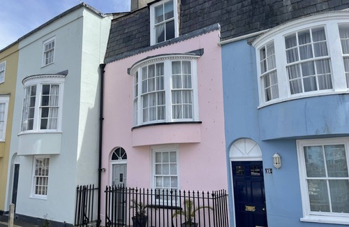 Weymouth House | 14 Nothe Parade - Waterfront Holiday Cottage