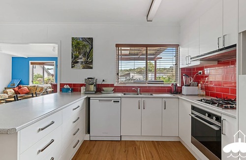 Sandy Point House | 14 Sunshine Rise Sandy Point