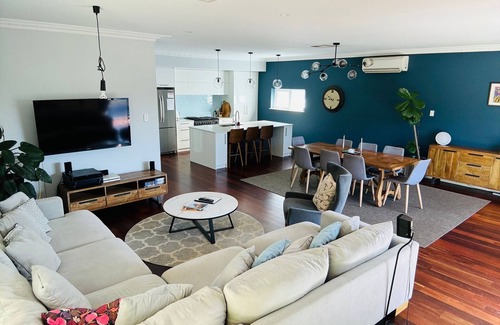 Dianella House | 14 Time to Unwind Big Family 4x2 POOL+SPA