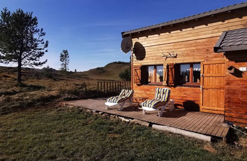 Camurac House | 140 m² Gîte ∙ 3 bedrooms ∙ 6 guests