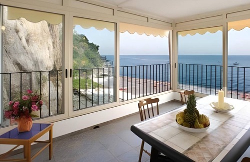 Positano City Centre Apartment | 140 m² Serviced apartment ∙ 3 bedrooms ∙ 127 guests