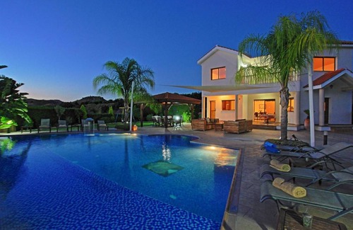 Pano Arodhes Villa | 140 m² Villa ∙ 4 bedrooms ∙ 8 guests