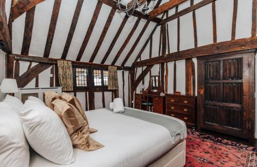 Henley-on-Thames House | 1400 Cottage An enchanting unique stay