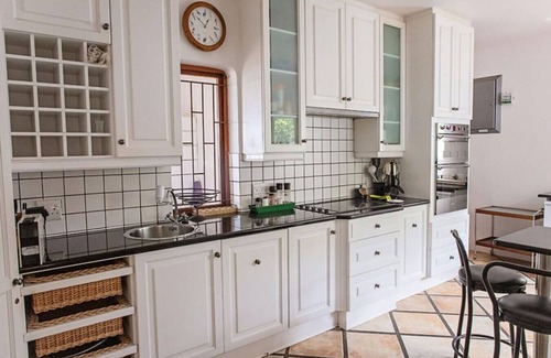 Voelklip House | 142 on 10th | Relaxed Family Living Steps from Voëlklip Beach