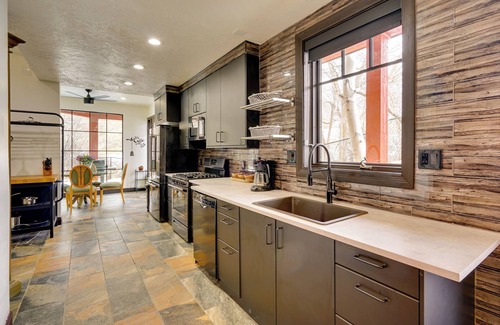 Cottonwood Heights Apartment | 15 Mi to SLC: Riverwalk Suite w/Mtn Views