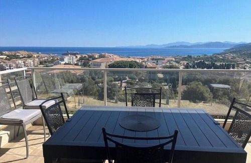 L'Ile-Rousse Apartment | 15 min walk from the beach - Breathtaking sea and mountain views - All comforts