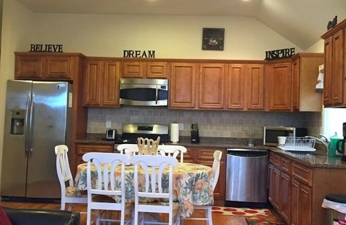 Paterson Apartment | 15 mins away from NYC & American Dream Mall. 3 BR -2 Baths. Free Washer & Dryer