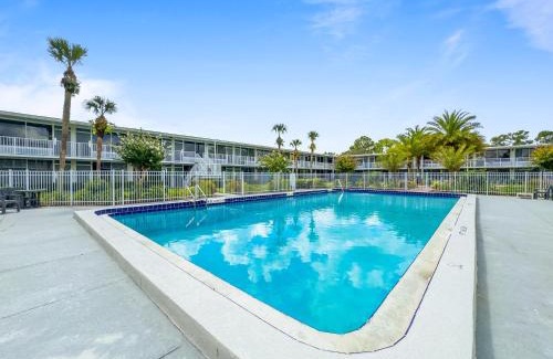 West Kissimmee Apartment | 15 Mins from Disney World l Theme Room l Pool