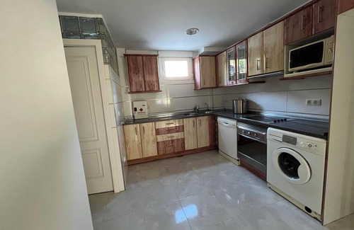 Colmenar de Oreja Villa | 15 minutes from Warner! Ideal house for families with pool and fireplace