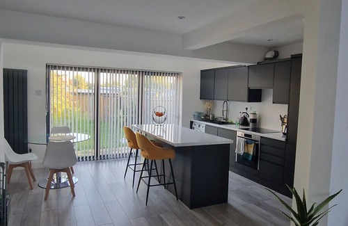 Old Malden House | 15 minutes from famous Wimbledon, an inviting family home nestled away