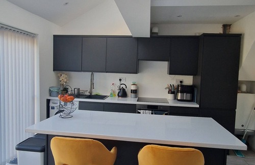Old Malden House | 15 minutes from famous Wimbledon, an inviting family home nestled away
