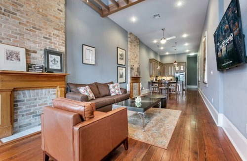Faubourg Lafayette House | 15% OFF Monthly | 10% OFF Weekly-Hosteeva | 2BR Double Steps to St. Charles Ave.