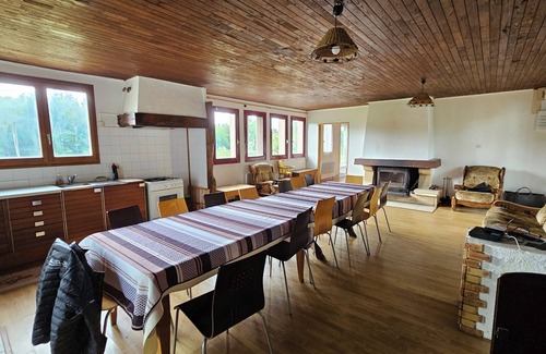 Eyrein Cottage | 15-person gîte in Corrèze: 20 private hectares with forest, pond and river