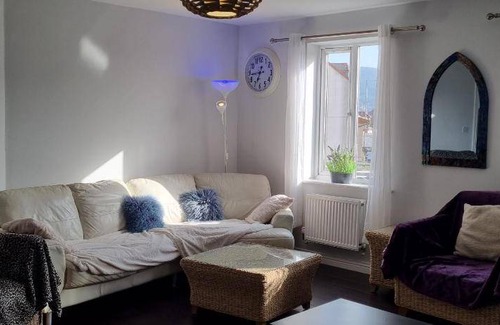 Port Talbot House | 150 m² House ∙ 4 bedrooms ∙ 7 guests