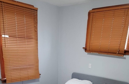 Thunder Bay House | 1500 sq ft House, 7 beds, full kitchen, free parking, Free laundry, clean,
