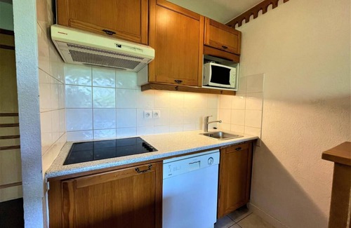 Les Menuires Apartment | 150m from shops, floor -3, balcony, tv, ski locker, 35m², Les Menuires