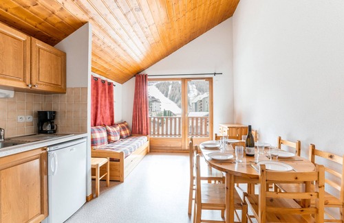 La Joue du Loup Apartment | 150m from the slopes, apartment for 8 with balcony
