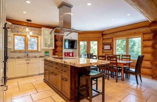 Nordic Estates House | 150m to Ski Run, Hot Tub, Pool Table, Iconic View