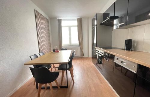 Linden-Limmer Apartment | 150qm - 5 rooms - free parking - MalliBase Apartments