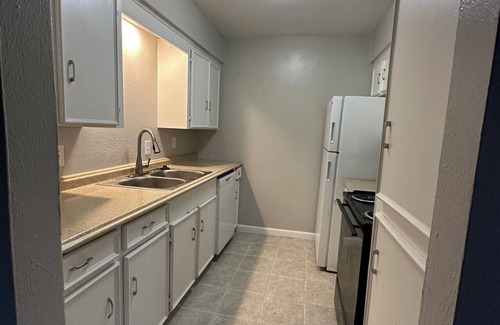 Old East Dallas Apartment | 1512 Annex Avenue : Semi furnished apartment