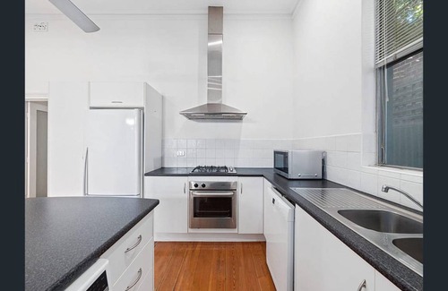 North Adelaide House | 156 m² House ∙ 2 bedrooms ∙ 6 guests
