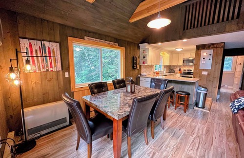 Franconia House | 157SL Peaceful Franconia Notch forest retreat near Cannon; privacy, and comfort - Dog Friendly!