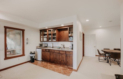 Glacier Apartment | 15MBH - Amazing Mountain Views - Hot Tub - Pets Ok - Sleeps 6 by RedAwning