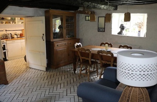 Dundon Cottage | 15th century 3 bedroom cottage & delightful garden