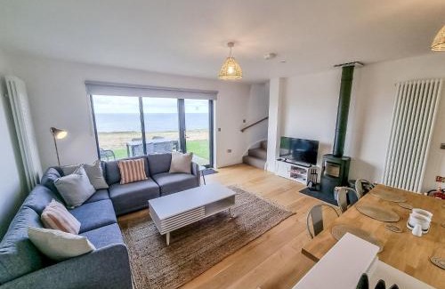 Pistyll House | 16 - 3 Bedroom Cottage - LP