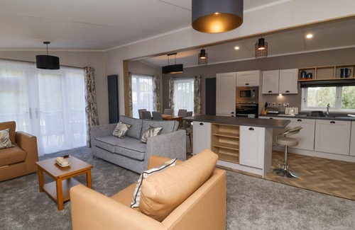 Combe Martin Cottage | 16 MANLEIGH PARK, family friendly, with a garden in Combe Martin