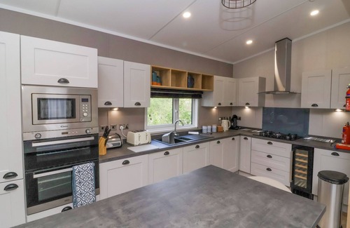 Combe Martin Cottage | 16 MANLEIGH PARK, family friendly, with a garden in Combe Martin