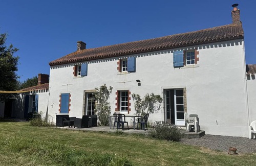 Saint-Julien-des-Landes House | 160 m² House ∙ 5 bedrooms ∙ 12 guests