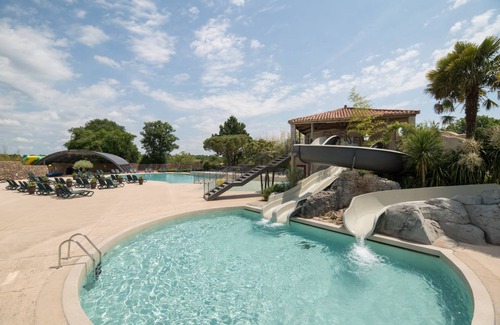 Saint-Julien-des-Landes House | 160 m² House ∙ 5 bedrooms ∙ 12 guests