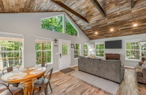 Fort Payne Cabin | 161 m² Cabin ∙ 4 bedrooms ∙ 12 guests