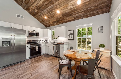 Fort Payne Cabin | 161 m² Cabin ∙ 4 bedrooms ∙ 12 guests