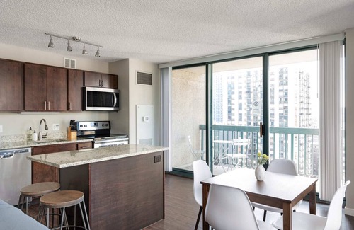 Near North Side Hotel | #1615 - Kasa Magnificent Mile Chicago