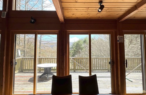 Fujikawaguchiko Cottage | 162㎡cabin/3min walk Lake Saiko/remote work/BBQ/5min drive Kawaguchi Lake/Mt.Fuji