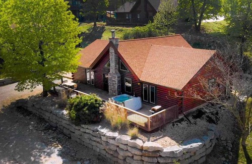 Branson Cedars Cabin | 167 m² Cabin ∙ 4 bedrooms ∙ 10 guests