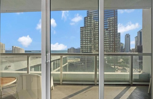 Downtown Miami Apartment | 16th Floor - 2BED/1BATH - Bay Views.- Free Spa