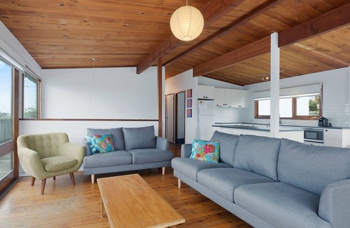 Dalmeny House | 17 Dulling Street - Beach House