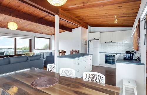 Dalmeny House | 17 Dulling Street - Beach House
