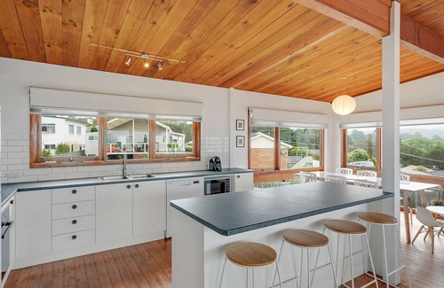 Dalmeny House | 17 Dulling Street - Beach House