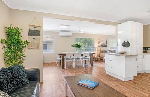Rainbow Beach House | 17 Green Valley Drive - Rainbow Beach. Wifi. Walk to town and beach.